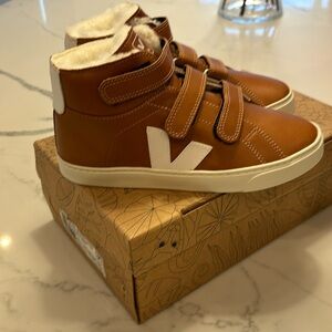 Brand new with box Veja kids high top dark tan/brownish sneakers size 4